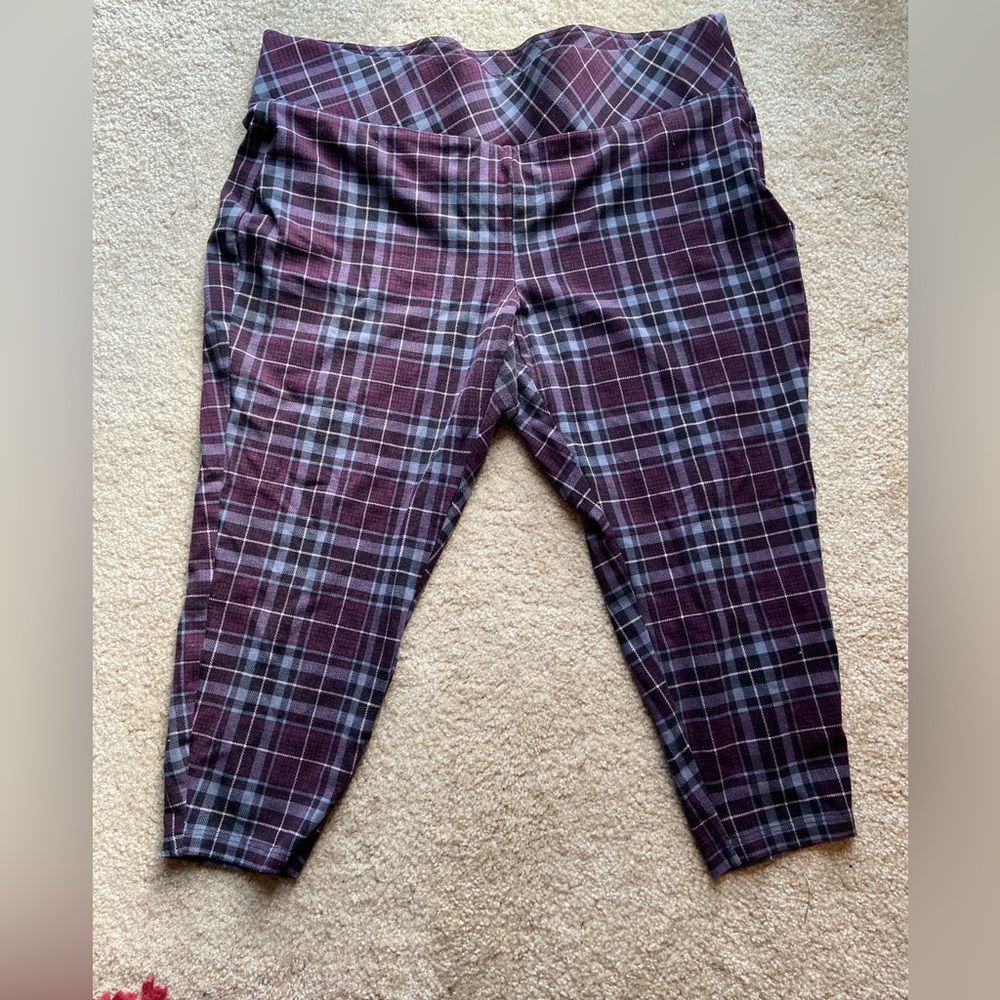 TORRID PURPLE PLAID PREMIUM PONTE
STRETCH PULL-ON PIXIE PANTS SIZE 3